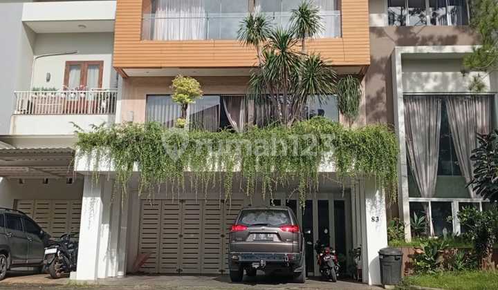 Rumah Minimalis Modern. Komplek The Orchid Jalan Jombang Raya No. 83. Kelurahan Pondok Pucung, Kecamatan Pondok Aren, Kota Tangerang Selatan