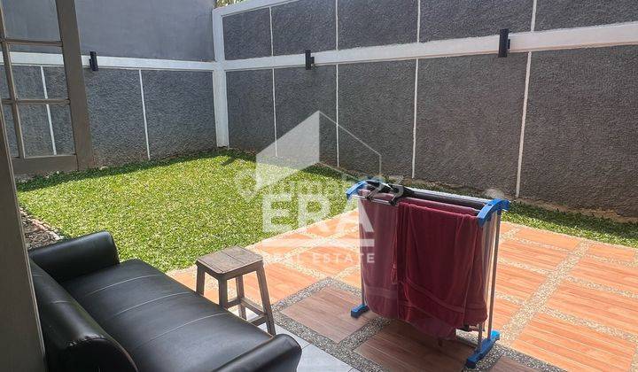 ruang keluarga rumah asri terawat di cinere