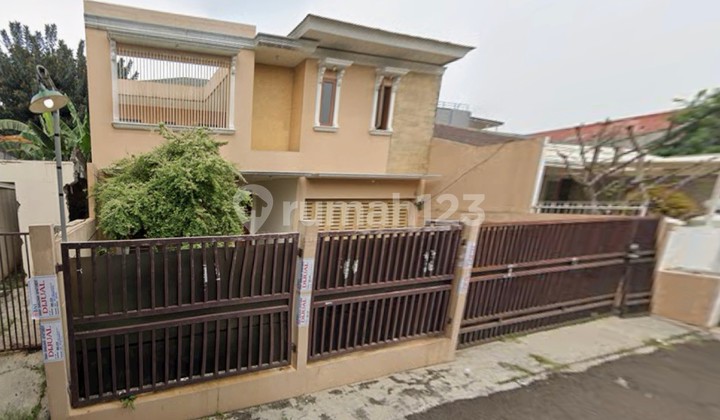 4 Minutes from Kemang Raya and Jl Mampang Prapatan Raya. House on Jl. Kemang Timur 1a, Bangka, Mampang Prapatan, South Jakarta City, DKI Jakarta, Indonesia, 12730, Kemang.