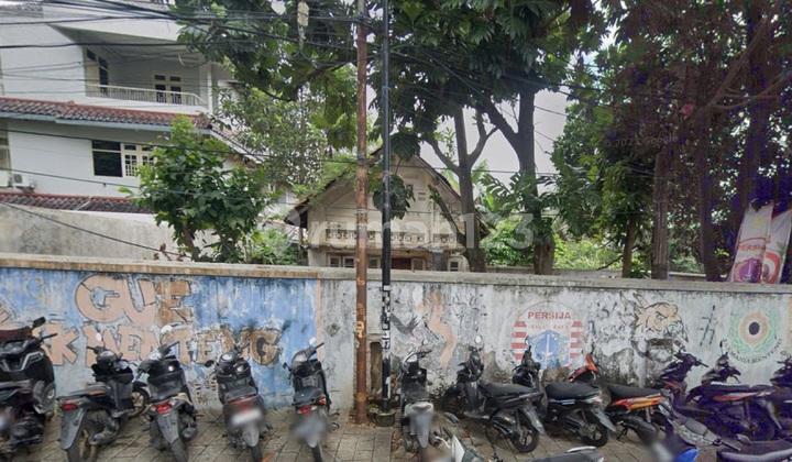 Rumah Tua Menteng di Hook. Jl. Cilosari No. 2 Kel. Cikini, Kec. Menteng, Kotamadya Jakarta Pusat