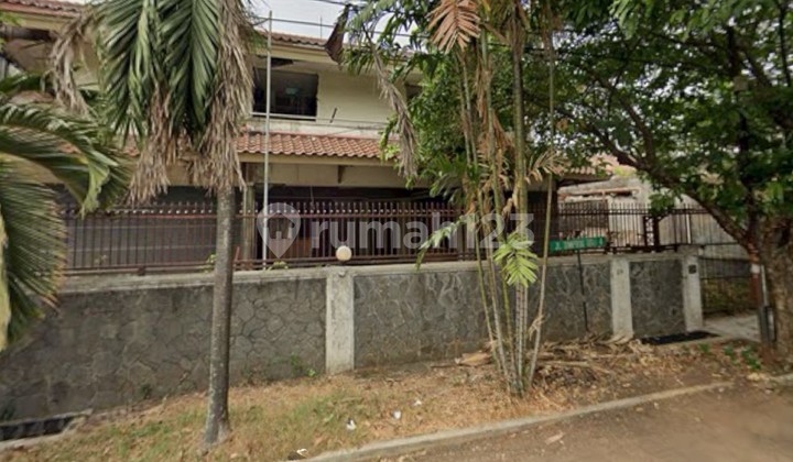 Back House of Senayan City. Jl. Simprug Golf IV, Block G No. 104, Grogol Selatan Village, Kebayoran Lama Subdistrict, South Jakarta City. 2