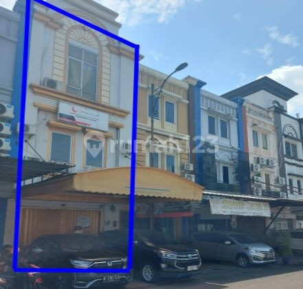 Opposite Modern Market BSD. 3-Story Shop House. At Golden Madrid II Shop House Block H, Rawa Mekar Jaya, Serpong, South Tangerang City, Banten, Indonesia, 15310, BSD City. 2
