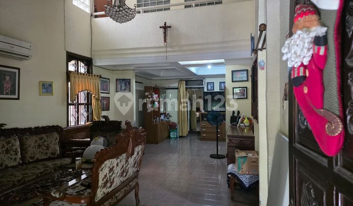 Rumah Hoek Selangkah Bintaro Plaza dan Pintu Tol Viaduct. di Perumahan Pondok Jaya, Jl. Mozaik Blok C2 No.13, Pondok Karya, Pondok Aren, Kota Tangerang Selatan, Banten, Indonesia, 15225, Bintaro