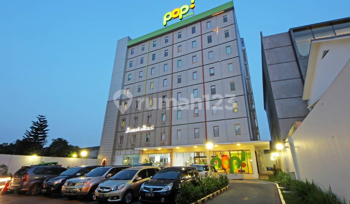 Hotel Tebet. Di Jl. Dr. Soepomo, Tebet Barat, Tebet, Kota Jakarta Selatan, Dki Jakarta, Indonesia, 12810, Tebet