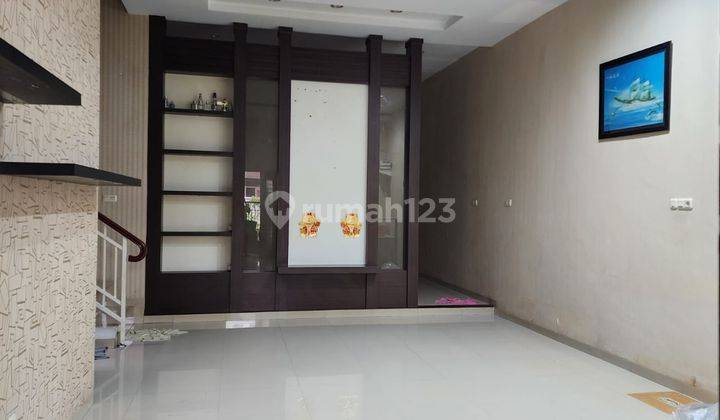 Dijual Villa Komplek Cemara Asri Jl. Camelia 1