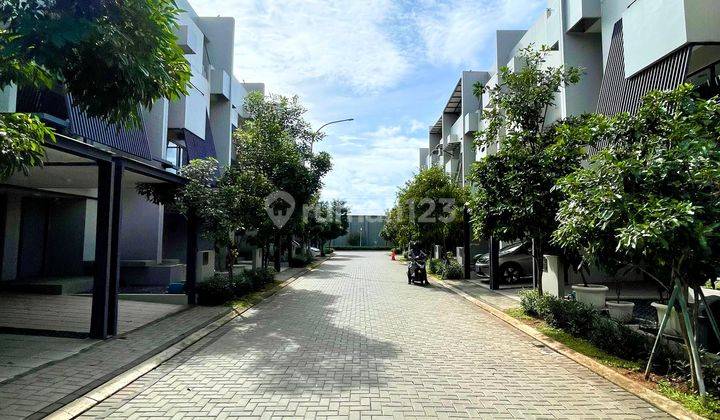 Dijual Cepat Harga Bawah Pasar di Tabebuya Bsd Insiprahaus 3,5 Lantai Termasuk Furnish. Lokasi Terbaik Bsd. 2