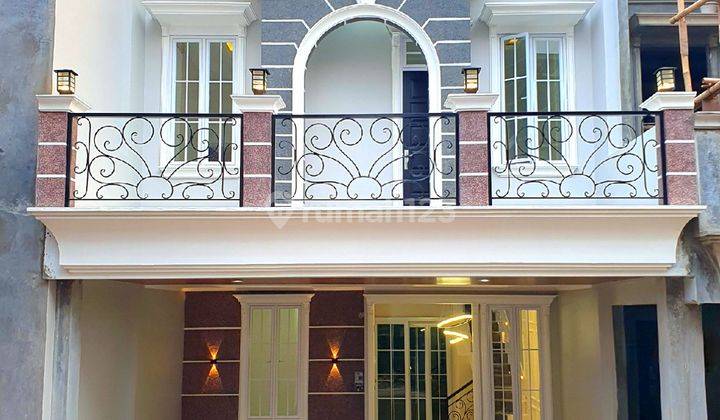 Rumah ada balcony dalam Towenhouse Akses 2 Mobil 1