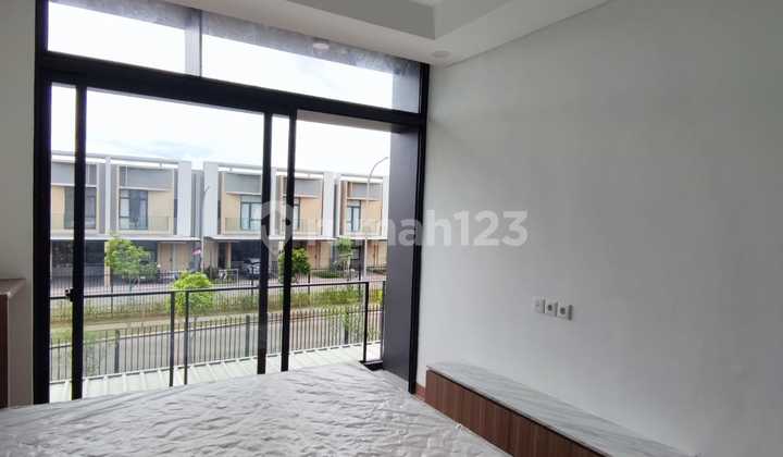Rumah Bagus Hook 3 lantai BSD 2