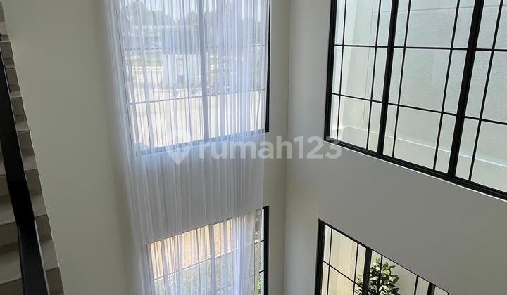 Rumah 4+1 Km Tdr + Attic Room Di Cluster Bellefont Gading Serpong