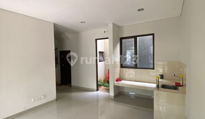 3 Bedroom House, Neat Condition, Just Move In, Close to Grandlucky.