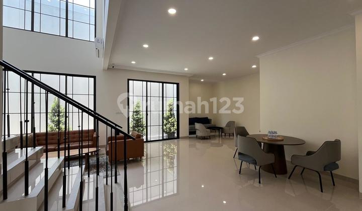 3-Story House with Attic Parisian Concept 1st Floor 7m High Ceiling 3-Story House with Attic Parisian Concept 1st Floor 7m High Ceiling