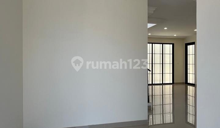 3-Story European Classic House with 3 Ensuite Bedrooms on the 2nd Floor & 1 Bedroom on the 1st Floor, Located on the Border of BSD and Gading Serpong 2