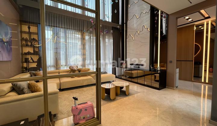 Rumah 300m² Interior Cakep, Ada Lift, Kolam Renang, Master Bedroom Ada 2