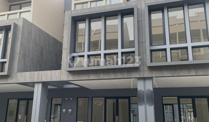 3-Story Shop House with 2 Front Accesses Facing Each Other, Back Shop House with Garden