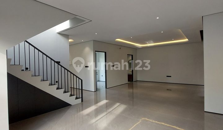 Rumah Hook Lt 200an Bangunan Mandiri Dekat Aeon Mal & Tol Bsd 2