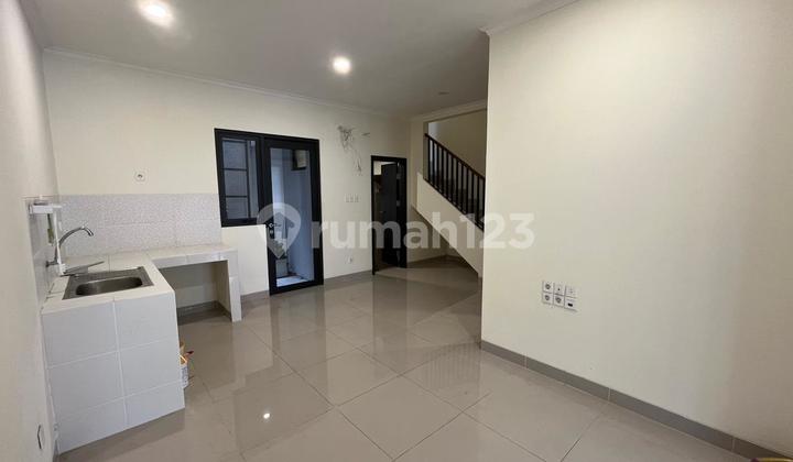 3-Bedroom House With Canopy In Symphonia Gading Serpong Near UMN 3-Bedroom House With Canopy In Symphonia Gading Serpong Near UMN
