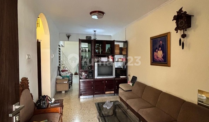 DIJUAL RUMAH TERENOVASI DEKET WISATA KULINER JAKARTA BARAT 1
