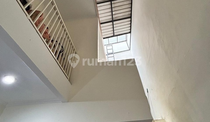 DIJUAL RUMAH TERENOVASI DEKET WISATA KULINER JAKARTA BARAT 2