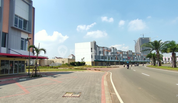 Ruko Sorrento Ukuran Besar Tanah Melebar Ramai Cocok Untuk Usaha