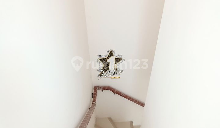 House in Amarillo Gading Cluster, Serpong, SHM, 2 Floors, South Facing, Near Aniva Ruko. 2