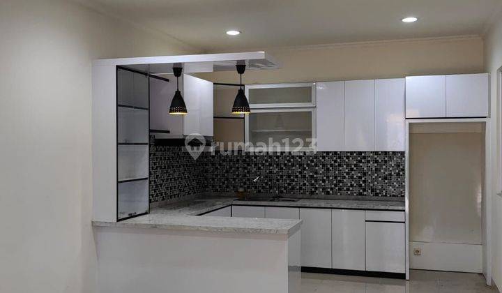 Rumah di Cluster Verdi Summarecon Serpong
ada Kitchen Set 2