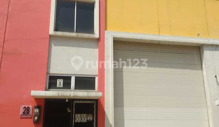 For rent cheap warehouse in Green Sedayu Bizpark Cakung Cilincing.
