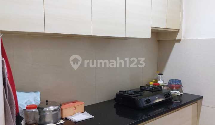 Di jual rumah 2 lantai semi furnished dalam.cluster aralia harapan indah 2