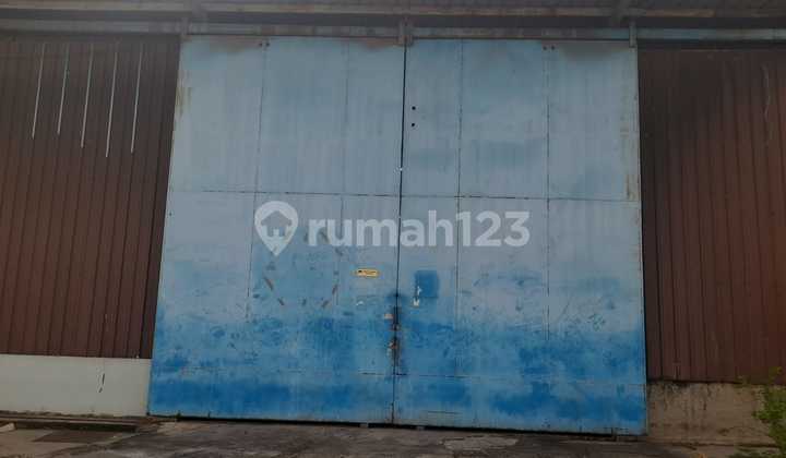 Warehouse for rent in Cakung near the highway, container access available. Warehouse for rent in Cakung near the highway, container access available.