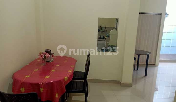 Di jual rumah bagus dekat summarecon bekasi luas 200m2 pinggir jalan