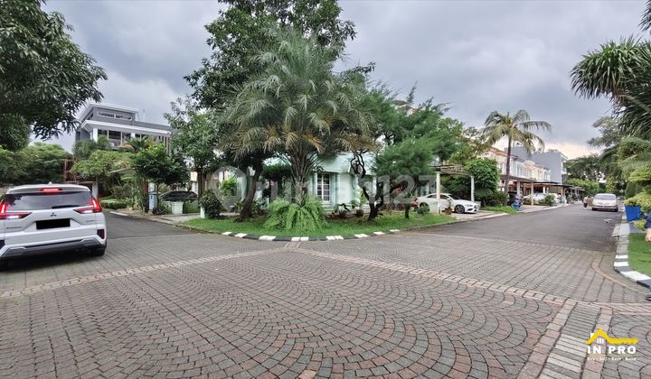 Rumah Hook Gading Riviera Kelapa Gading. Hadap Lapangan & Taman. Lingkungan Nyaman & Asri