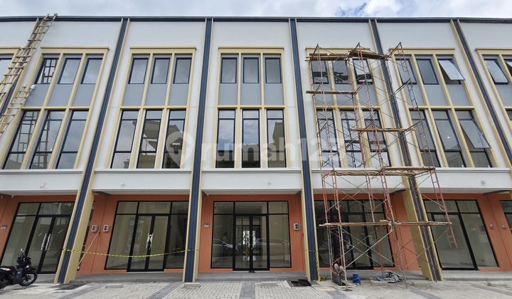 New Shop House The Hudson Arcade Double Facade, 3 Floors. Gading Serpong New Shop House The Hudson Arcade Double Facade, 3 Floors. Gading Serpong