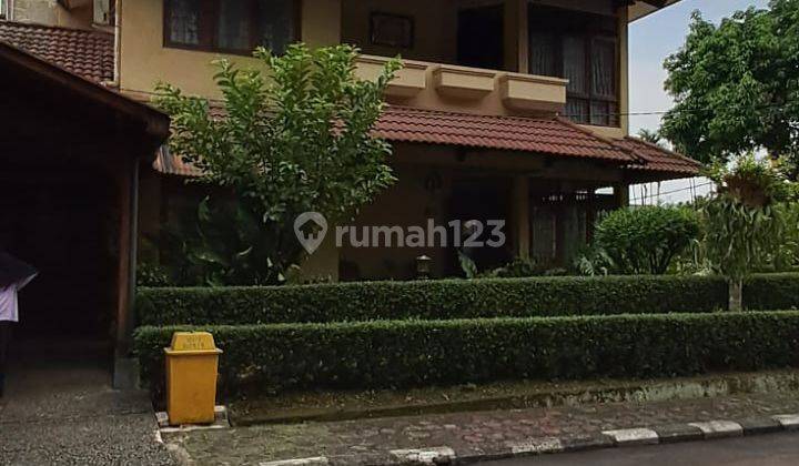 Rumah 2 Lantai Bagus Furnished SHM di Jl Pesona Depok, Depok 1