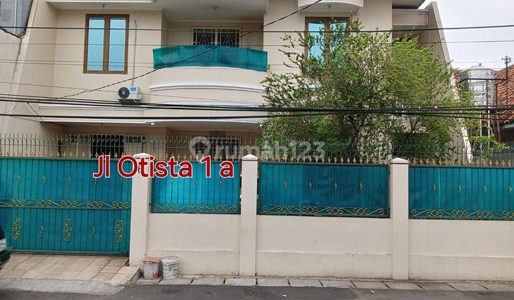 Rumah 2 Lantai Bagus Unfurnished SHM di Jl Otista 1 A, Jakarta Timur 1