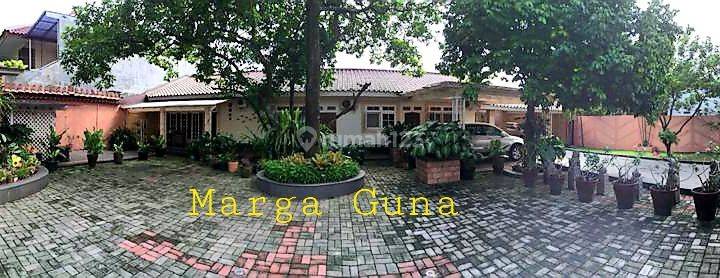 Rumah Bagus Semi Furnished Shm Di Jl. Marga Guna 1
, Jakarta Selatan 1