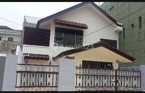 Disewakan Rumah 2 Lantai Jln.Praja 1