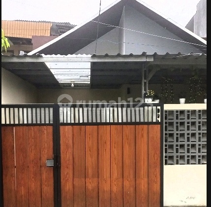 Rumah Dekat Pintu Tol Petukangan