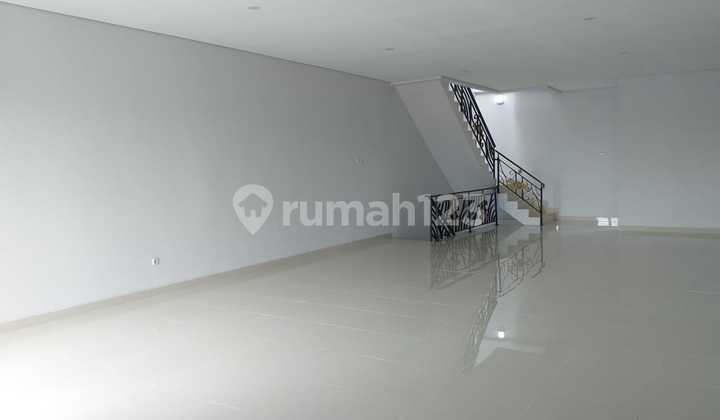 For Rent: 3.5 Story Shop House in Kebayoran Lama 2