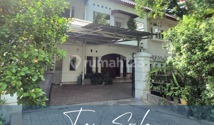 Rumah Kebayoran Baru Jalan Lebar Dekat Taman