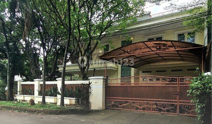 Rumah Kebayoran Baru Hoek Depan Taman  1