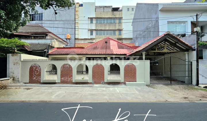 Wide Street Spacious Parking Quiet Area