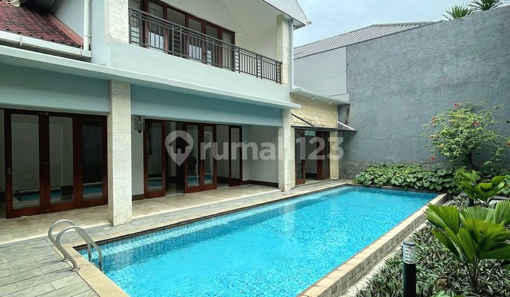 Kebayoran Baru Area, Quiet, Wide Road House