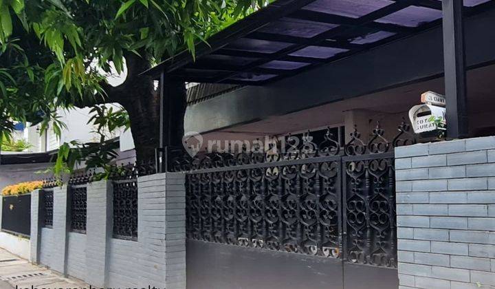 Rumah Kebayoran Baru Terawat Cocok Investasi 1