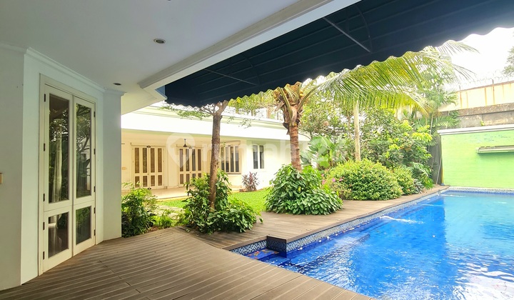 Rumah Kebayoran Baru Depan Taman Area Tenang 