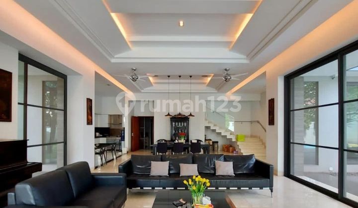 Rumah Kebayoran Baru Taman Luas Lingkungan Tenang Depan Taman One Gate 2