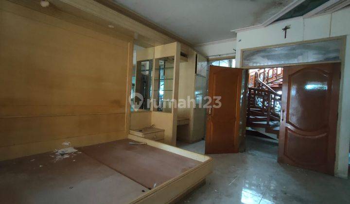 Rumah 3 Lantai Bagus SHM di Jalan Serayu Cocok Untuk Kantor 2