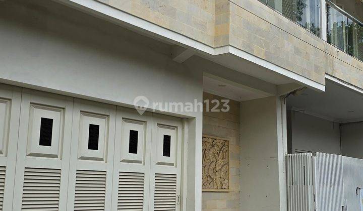 Rumah di Kalijudan Masih Bagus Terawat Dekat Pakuwon City