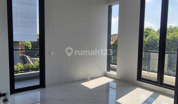 Rumah di Near Gwalk Selangkah Ke Gwalk Surabaya Barat 2