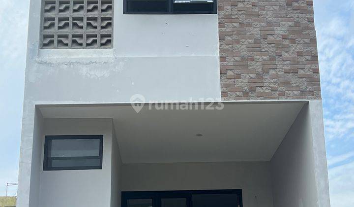 Rumah 2 Lantai Nempel Stasiun Depok 2