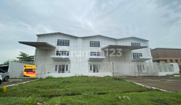 For Rent Ready-to-Use Delta Silicon Warehouse, Land Area 413.7m2 in Industrial Area, Suitable for Storage and Business, With Safe and Comfortable Location, Delta Silicon Lippo, Cibatu, Cikarang.