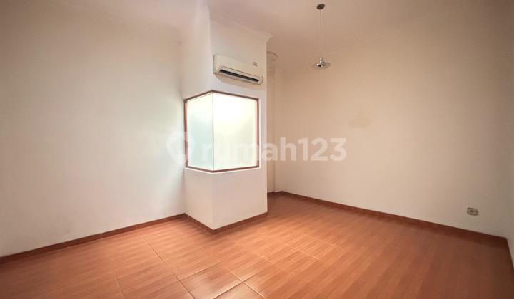 Disewakan Rumah Grand Wisata 2 Lantai Siap Huni, 3+1 Kamar Tidur, 200m dari Mall, Akses Langsung Tol Tambun Grand Wisata 2